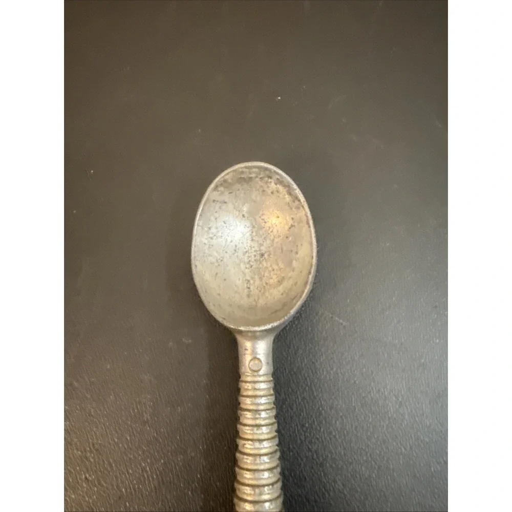 Vintage Ice Cream Scoop Beehive Handle